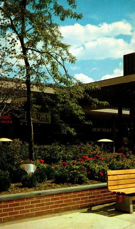 Eastland Center (Eastland Shopping Center, Eastland Mall) - Old Postcard Photo Of Wonderland Mall (newer photo)